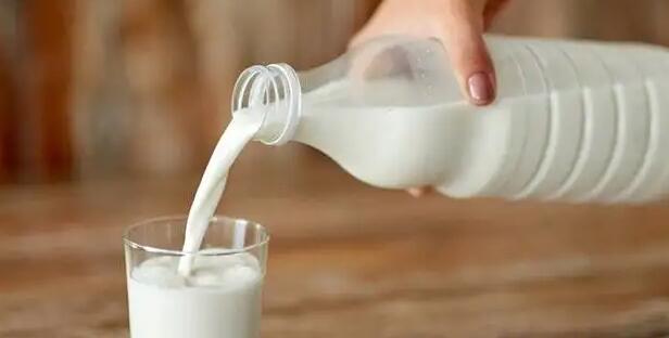 图片[1] - 隔夜的牛奶还能喝吗（怎么喝牛奶比较安全） - 错分资源网